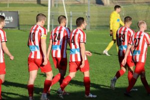 Barkers hold on to beat Caulfield