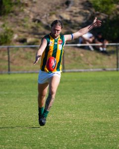 Mustangs take on Roos