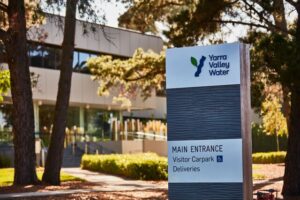 Yarra Valley locals challenged to save time and water with four minute shower